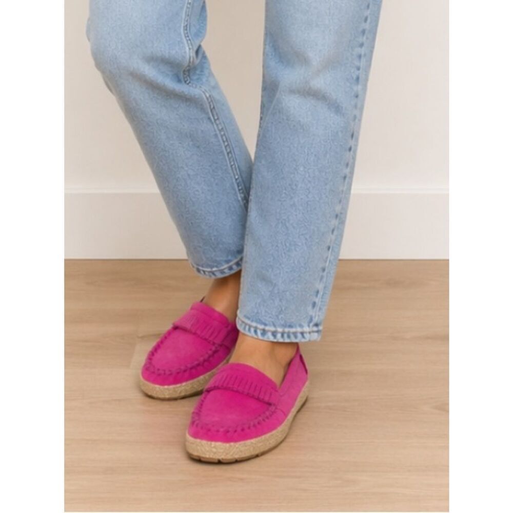 UGG Marah Moccasin in Fuschia size 6.5